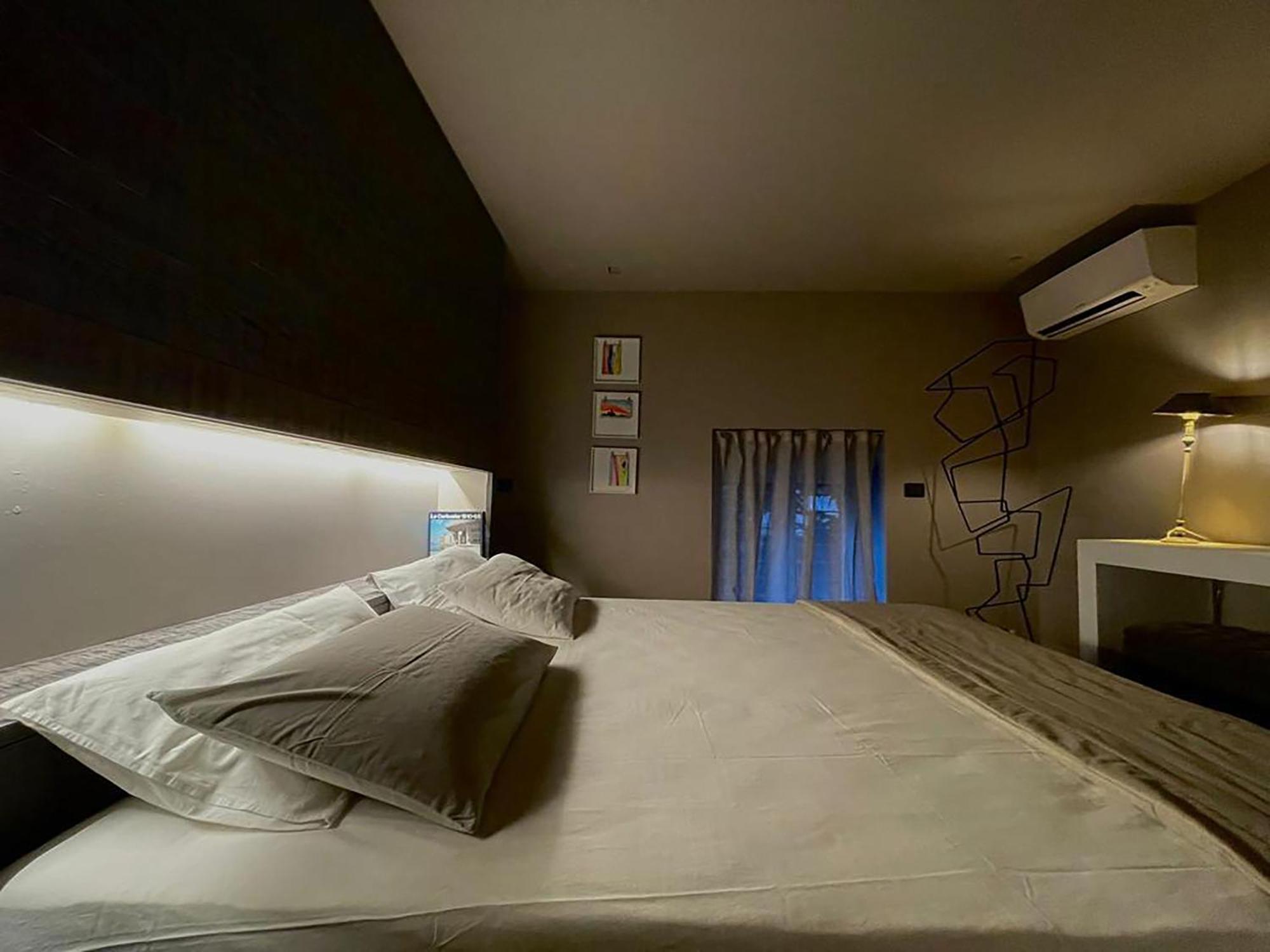 Luxury Artistic & Design In Historic Center, With Chromotherapy & Private Parking, Navigli - Bocconi Apartment Milan